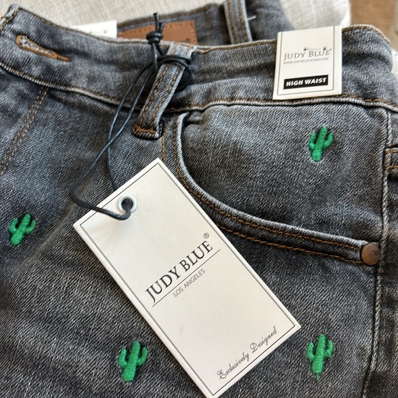 Judy Blue Cactus Embroidered Grey High Waist Cut Off Shorts! So Adorable! XL - Picture 9 of 9